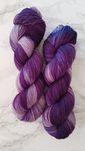 Laden Sie das Bild in den Galerie-Viewer, &quot;Shades of Purple&quot; Merino Socks 2ply